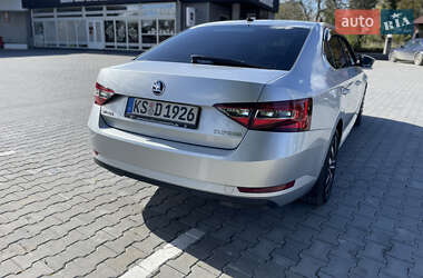 Лифтбек Skoda Superb 2016 в 