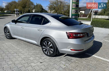 Лифтбек Skoda Superb 2016 в 