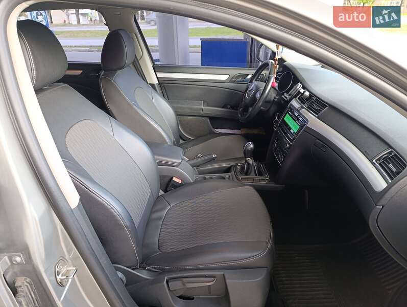 Лифтбек Skoda Superb 2010 в Николаеве