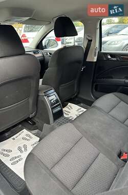 Ліфтбек Skoda Superb 2011 в  фото 12 Ліфтбек Skoda Superb 2011 в