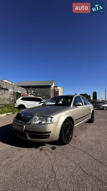 Лифтбек Skoda Superb 2003 в Черкассах