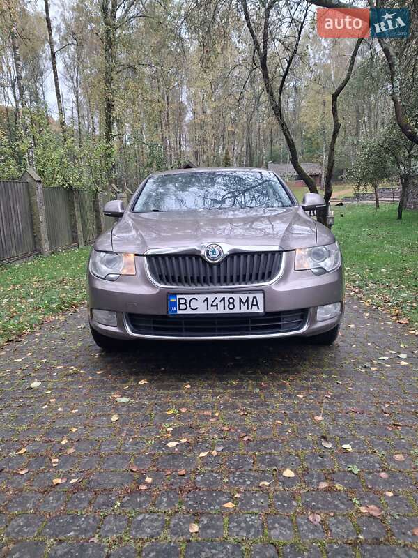 Лифтбек Skoda Superb 2012 в 