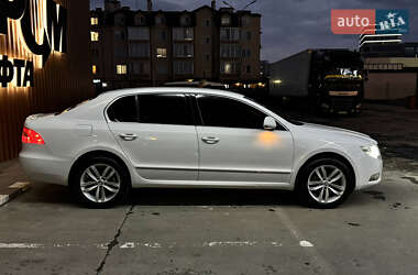 Лифтбек Skoda Superb 2011 в 