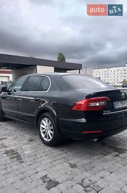 Лифтбек Skoda Superb 2014 в 