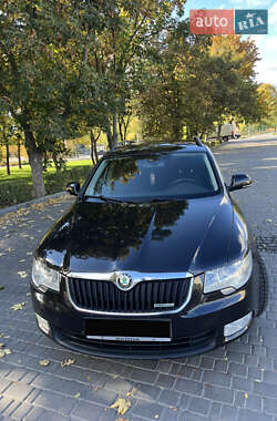 Універсал Skoda Superb 2012 в  фото 2 Універсал Skoda Superb 2012 в
