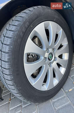 Універсал Skoda Superb 2012 в  фото 7 Універсал Skoda Superb 2012 в