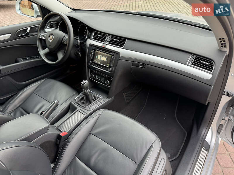Універсал Skoda Superb 2015 в Мукачевому