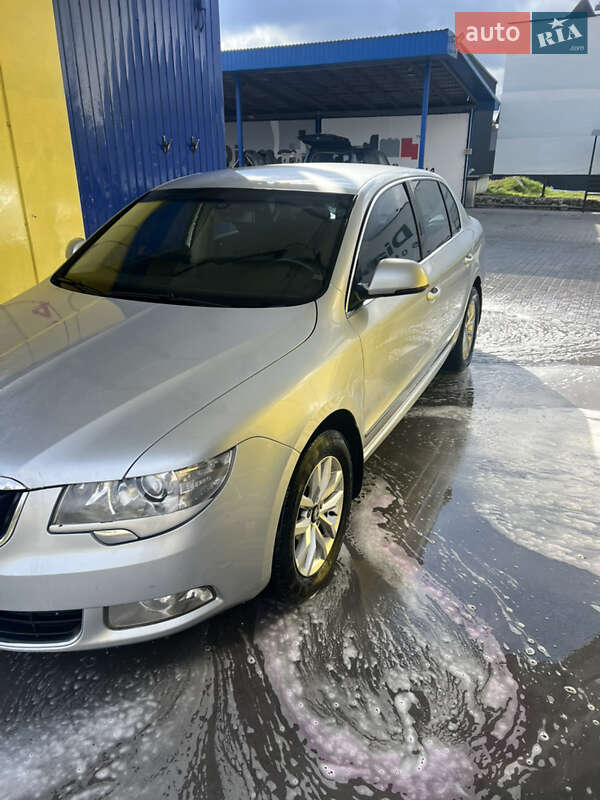 Лифтбек Skoda Superb 2011 в Тернополе