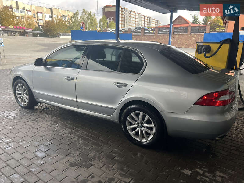Лифтбек Skoda Superb 2011 в Тернополе