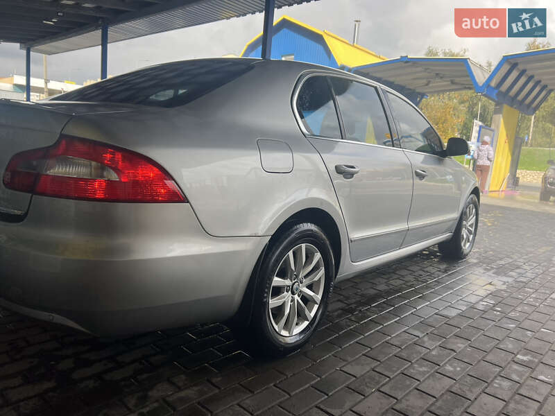 Лифтбек Skoda Superb 2011 в Тернополе
