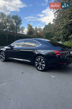 Лифтбек Skoda Superb 2019 в 
