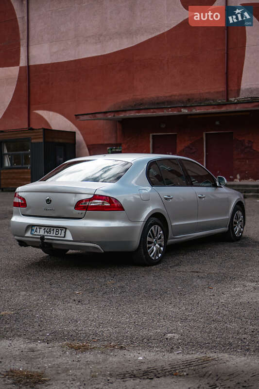 Лифтбек Skoda Superb 2012 в Бурштыне