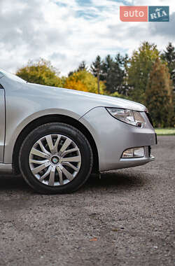 Лифтбек Skoda Superb 2012 в 
