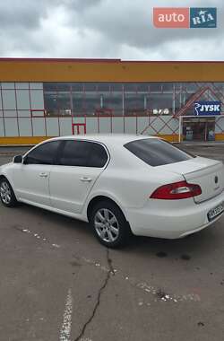 Лифтбек Skoda Superb 2011 в 