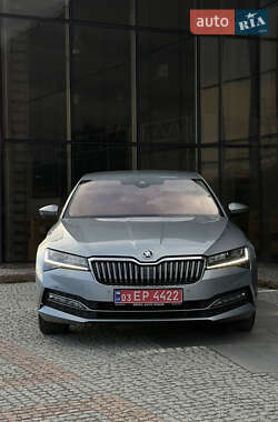 Лифтбек Skoda Superb 2022 в 
