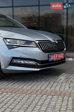 Лифтбек Skoda Superb 2022 в 