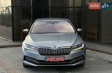 Лифтбек Skoda Superb 2022 в 