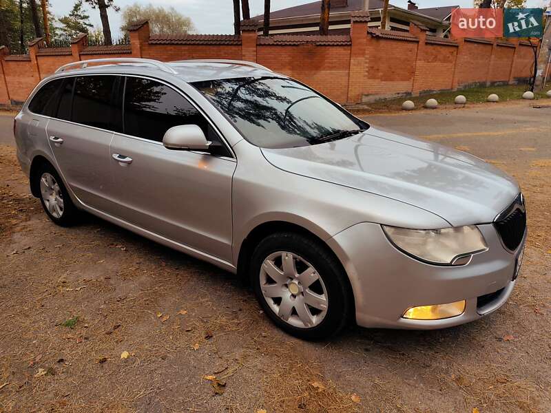 Универсал Skoda Superb 2010 в Буче