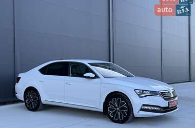 Лифтбек Skoda Superb 2022 в 