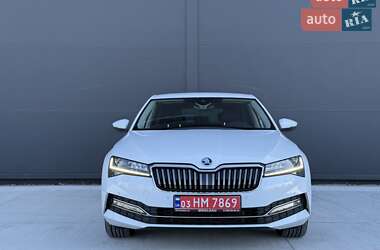 Лифтбек Skoda Superb 2022 в 