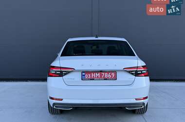 Лифтбек Skoda Superb 2022 в 