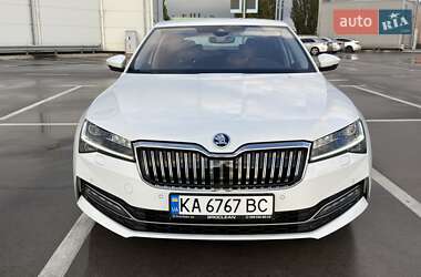 Лифтбек Skoda Superb 2022 в 