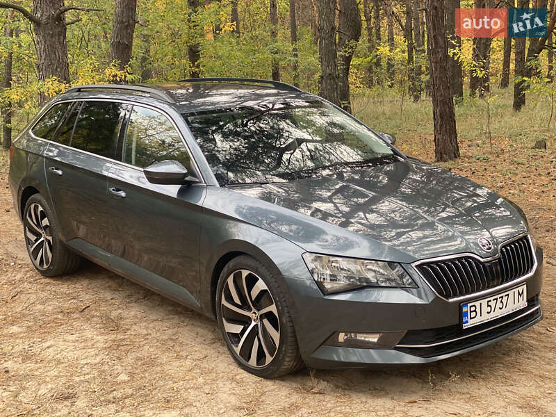 Універсал Skoda Superb 2018 в  фото Універсал Skoda Superb 2018 в