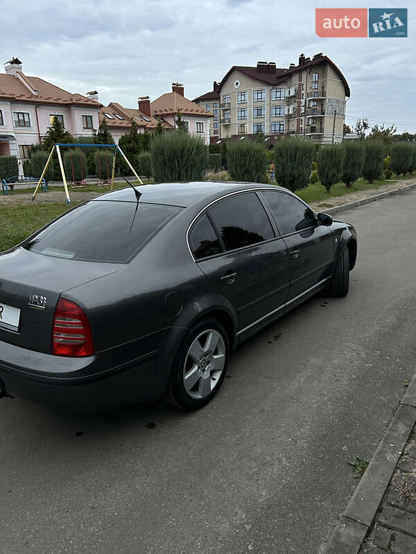 Ліфтбек Skoda Superb 2002 в Шептицькому