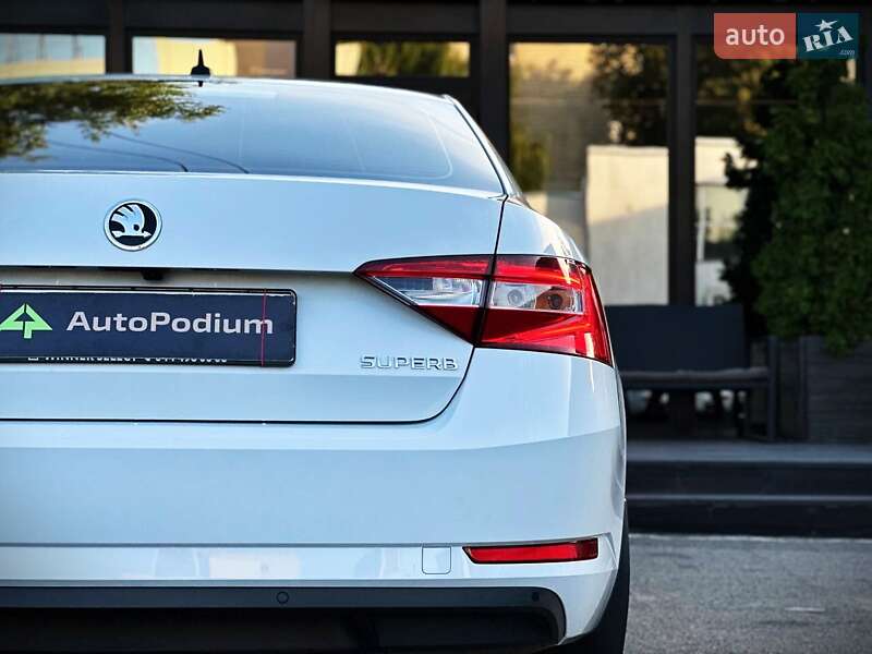 Лифтбек Skoda Superb 2019 в Киеве