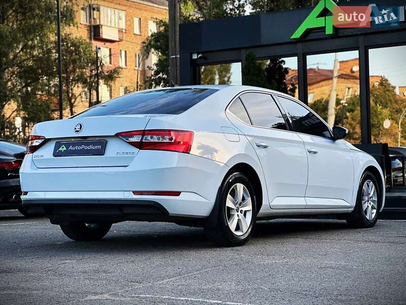 Лифтбек Skoda Superb 2019 в Киеве