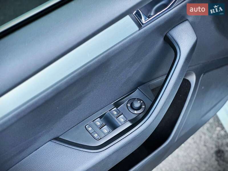 Лифтбек Skoda Superb 2019 в Киеве