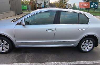 Лифтбек Skoda Superb 2011 в 