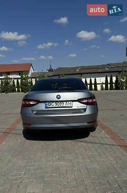 Лифтбек Skoda Superb 2016 в 