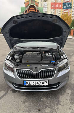 Лифтбек Skoda Superb 2016 в 