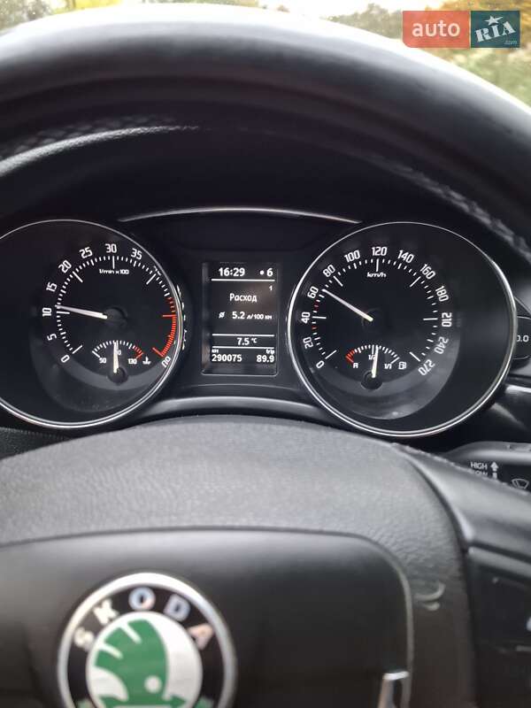 Универсал Skoda Superb 2011 в Бурштыне