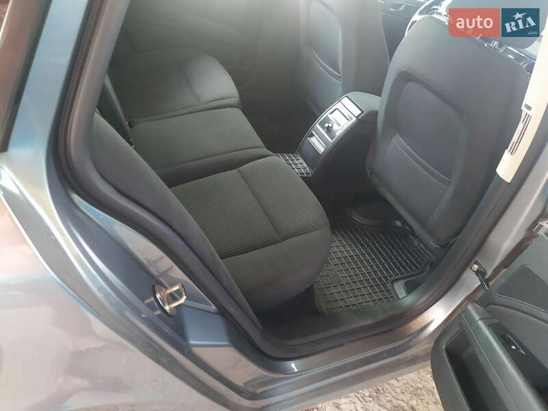 Універсал Skoda Superb 2012 в Дніпрі