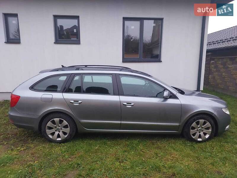 Універсал Skoda Superb 2012 в Дніпрі