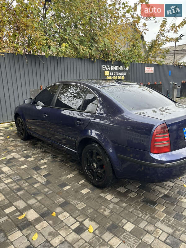 Лифтбек Skoda Superb 2002 в Звягеле