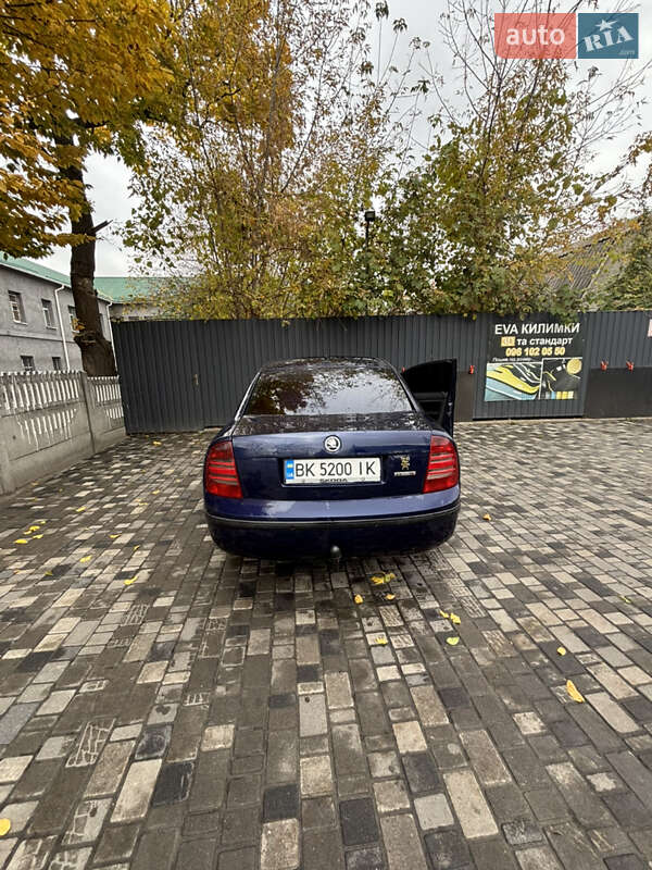 Лифтбек Skoda Superb 2002 в Звягеле