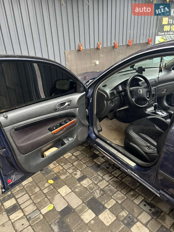 Лифтбек Skoda Superb 2002 в Звягеле