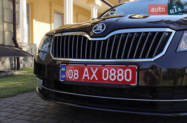 Універсал Skoda Superb 2014 в  фото 15 Універсал Skoda Superb 2014 в