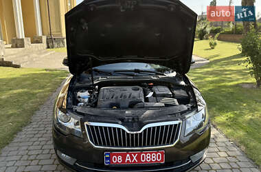Універсал Skoda Superb 2014 в  фото 40 Універсал Skoda Superb 2014 в