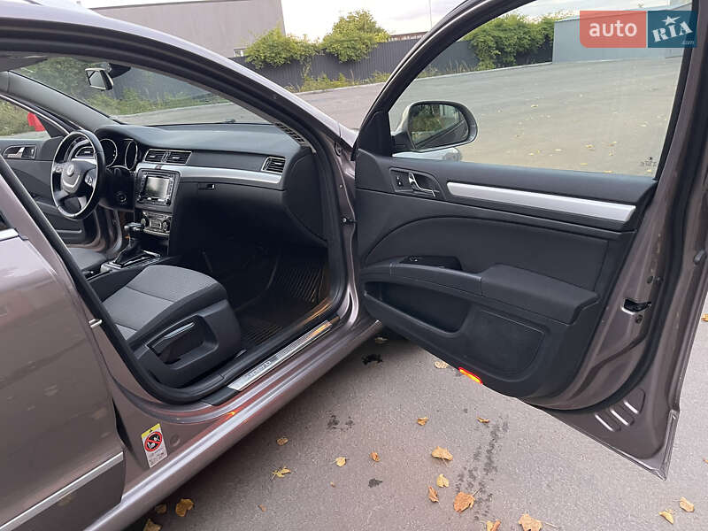 Універсал Skoda Superb 2012 в Рівному