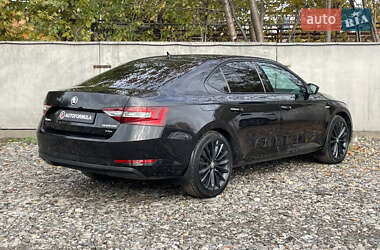 Лифтбек Skoda Superb 2017 в 