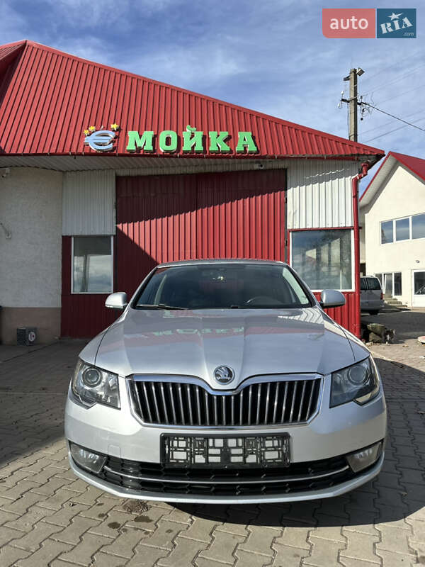 Лифтбек Skoda Superb 2013 в Черновцах