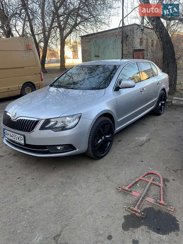 Лифтбек Skoda Superb 2013 в Славянске