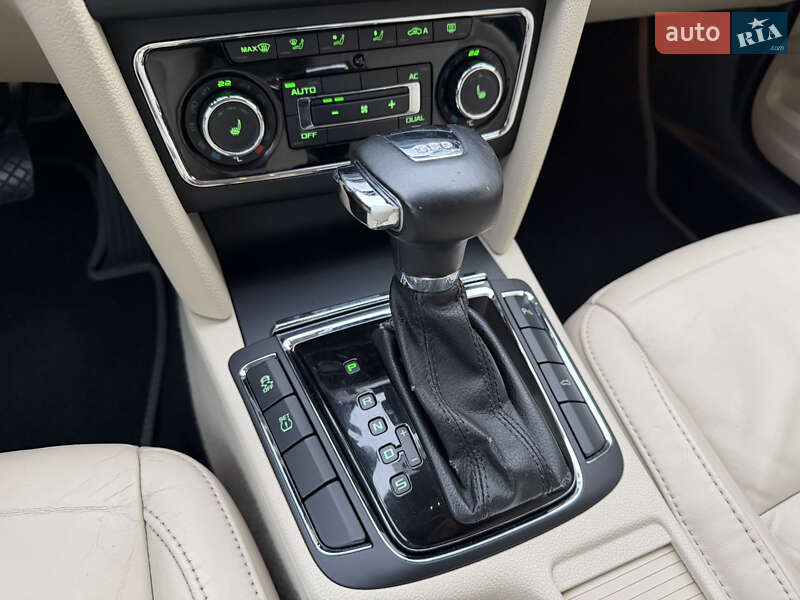 Універсал Skoda Superb 2012 в Рівному