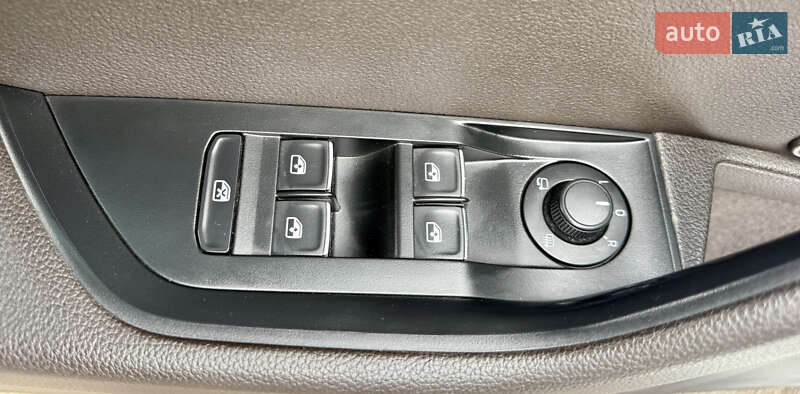 Универсал Skoda Superb 2016 в Звягеле фото 31 Универсал Skoda Superb 2016 в Звягеле