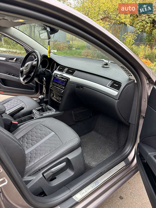 Универсал Skoda Superb 2010 в Ивано-Франковске