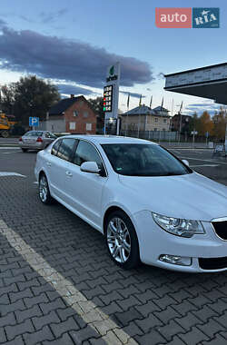 Лифтбек Skoda Superb 2013 в Черновцах